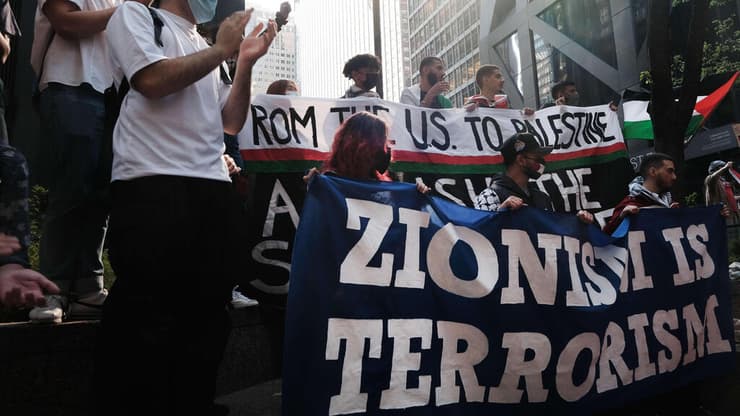 מחאה נגד ישראל בניו יורק במהלך "שומר החומות"