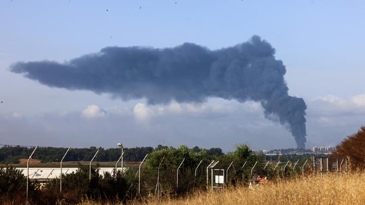שריפה בעזה תקיפה תקיפות חיל האוויר צה"ל מבצע שומר החומות טרור חמאס עשן אש