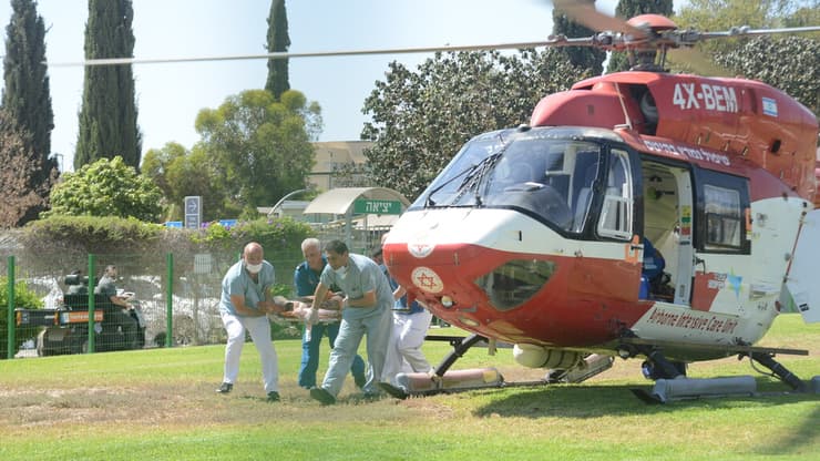 פינוי הפצועים מהנפילה ביישוב אוהד לבית החולים סורוקה