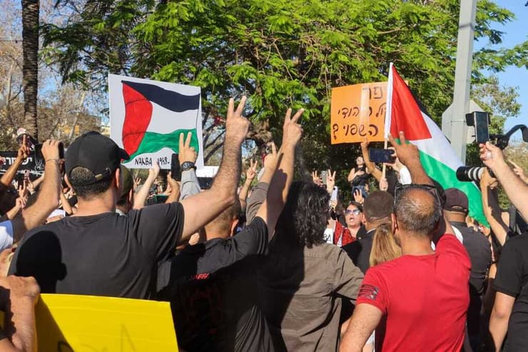 הפגנה ביפו- ערביי ישראל נגד ההתקפה על עזה, וכנגד גירוש תושבי שיח׳ ג׳ראח מבתיהם