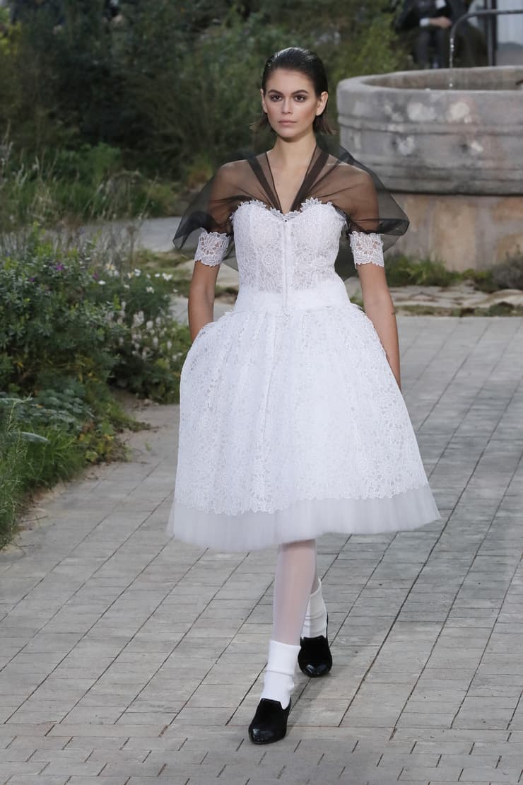 קאיה גרבר בתצוגת ההוט קוטור של שאנל לאביב-קיץ 2020