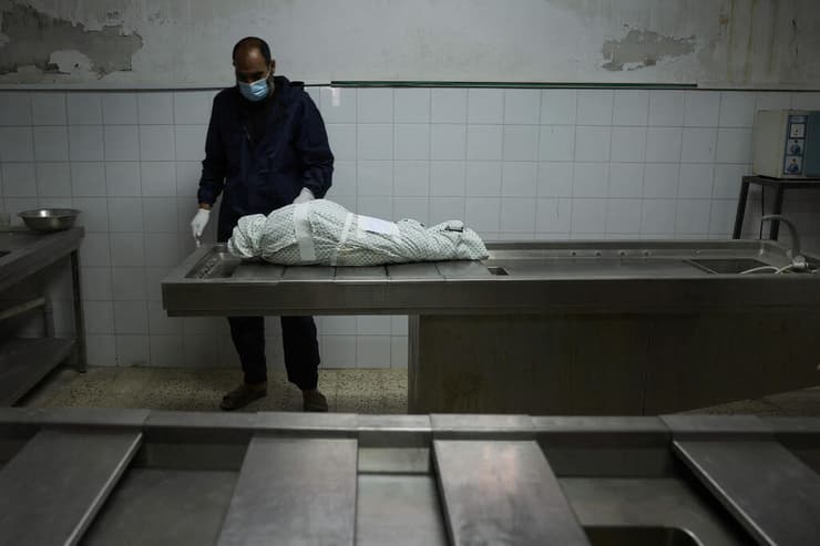 גופה של ילדה פלסטינית בת 3 שנהרגה בתקיפת צה"ל