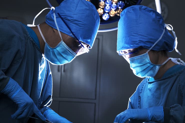 אילוס אילוסטרציה ניתוח מנתח מנתחים 