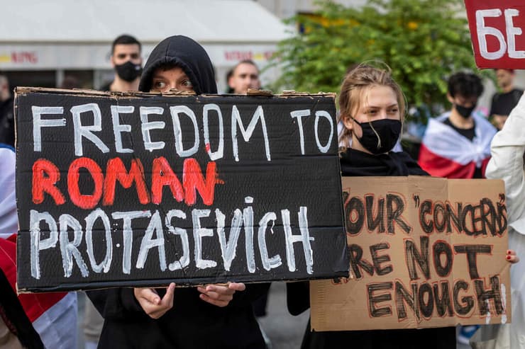 בלארוסים בפולין מפגינים למען שחרור פרוטסביץ'