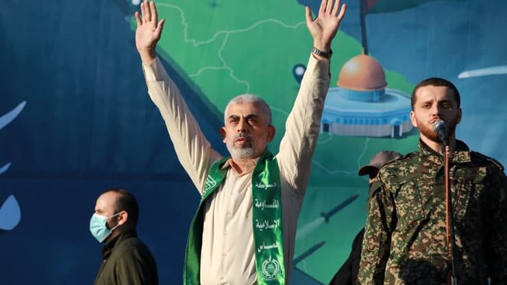 מנהיג חמאס יחיא סינוואר בטקס לזכר הרוגי סבב הלחימה האחרון בעזה