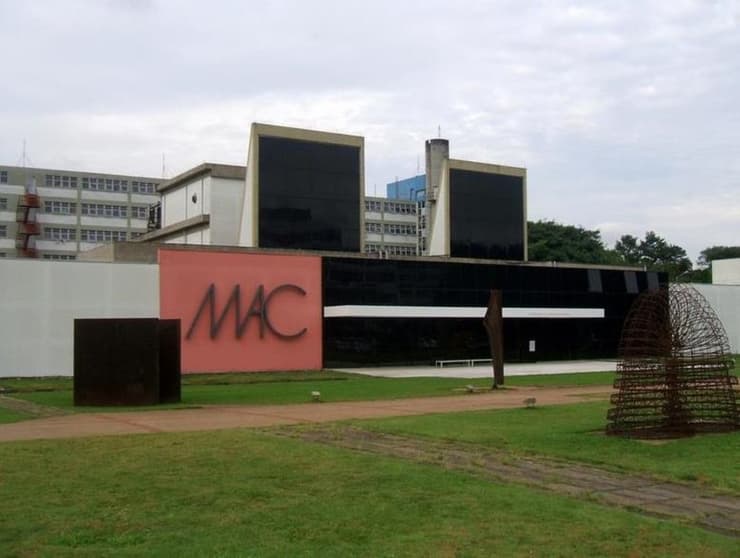 חזית המוזיאון לאמנות בת-זמננו, הממוקם בקמפוס אוניברסיטת סאו פאולו