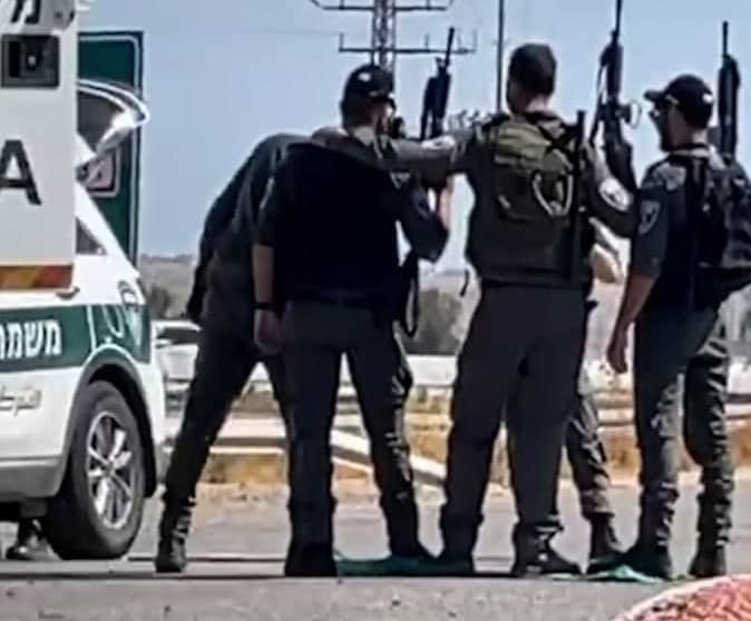 סערה במג"ב בעקבות סרטון של שלושה חיילים שהצטלמו  דורכים על דגל חמאס