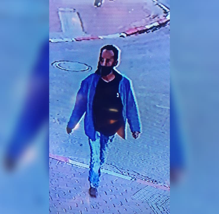 המשטרה מבקשת עזרה בזיהוי חשוד בביצוע עבירת מין במרחב הציבורי בבאר שבע