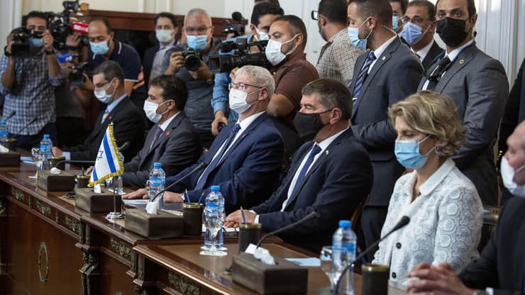 שר החוץ גבי אשכנזי גבי אשכנזי פגישה עם שר החוץ של מצרים סאמח שוכרי 