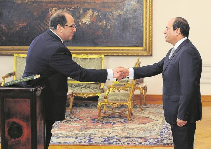 עבאס כאמל עם עבד אל-פתאח א-סיסי