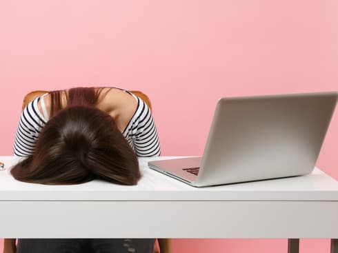 מגיפת עייפות. 40% מהמשתתפים דיווחו שהם מוצאים את עצמם מנמנמים בעבודה לעתים קרובות
