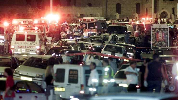 זירת הפיגוע בדולפינריום בתל אביב ב-2001