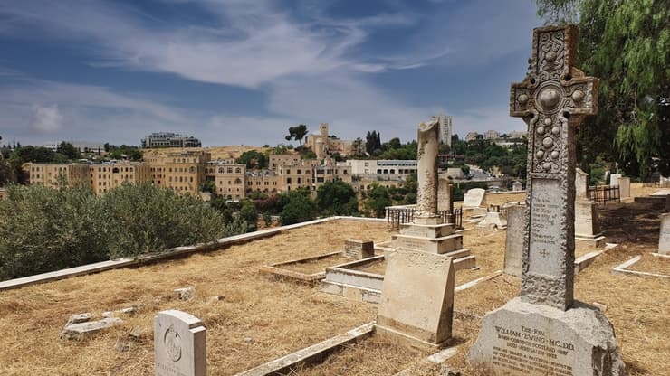 בית קברות עם נוף לירושלים
