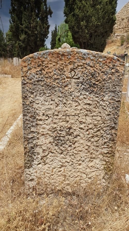 קברו של פלינדרס פיטרי