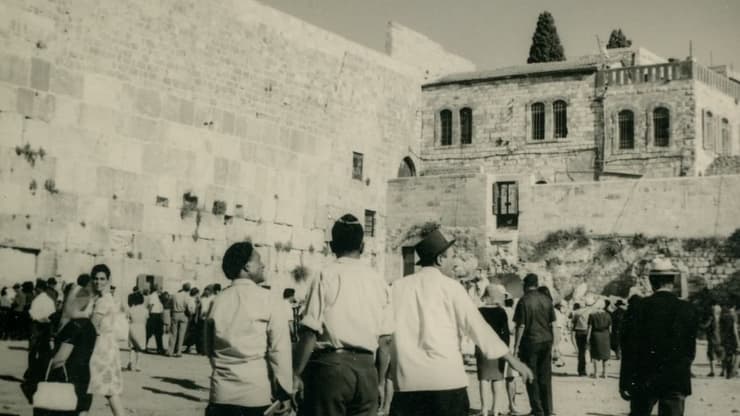 אוסף התמונות של מצעד הניצחון בירושלים שנמצאו באוסף הפרטי של שושנה לוי קמפוס