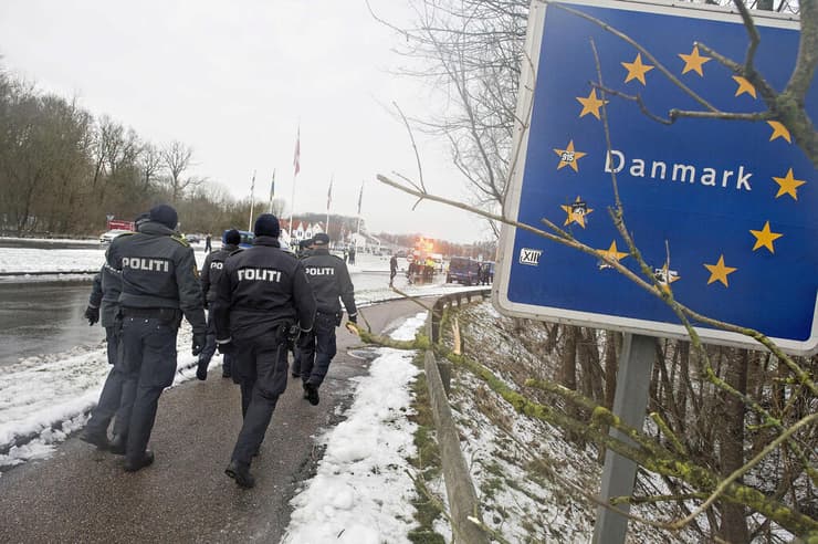 שוטרים בגבול של דנמרק עם גרמניה