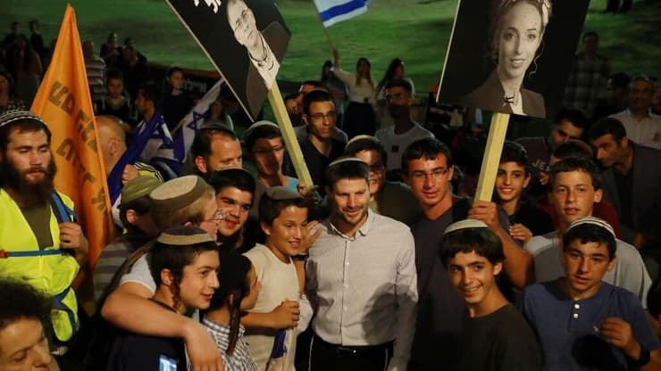 הפגנה מול ביתו של איילת שקד בתל אביב