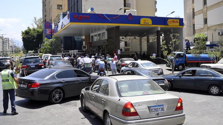 לבנון משבר כלכלי תור ל תחנת דלק ביירות