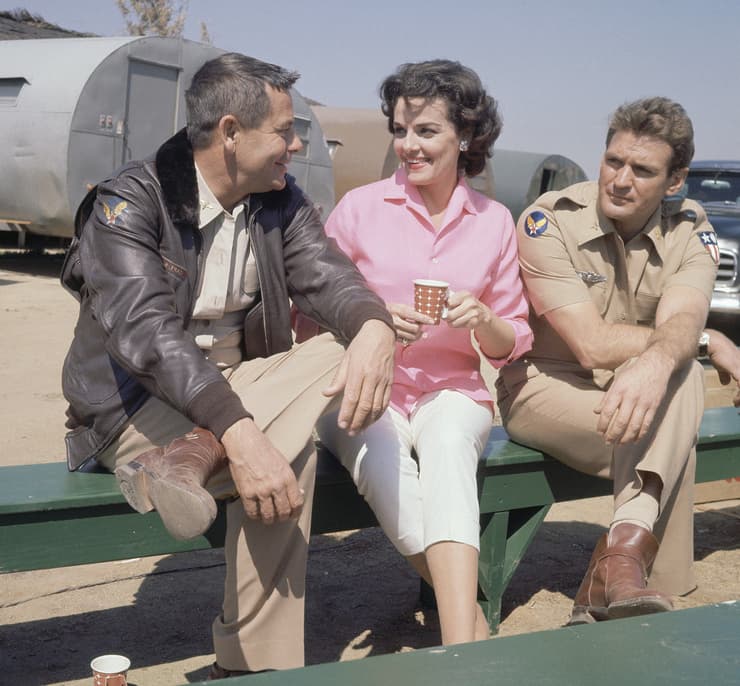 ג'יין ראסל עם גלן פורד ורוב טיילור, 1964