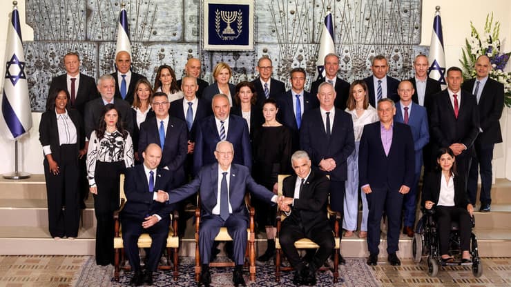 ראובן ריבלין מארח את התמונה המסורתית בבית הנשיא של ממשלת ישראל ה-36