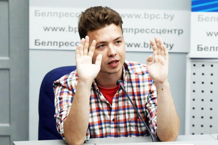 בלארוס רומן פרוטסביץ' מתנגד משטר נחטף נעצר מסיבת עיתונאים