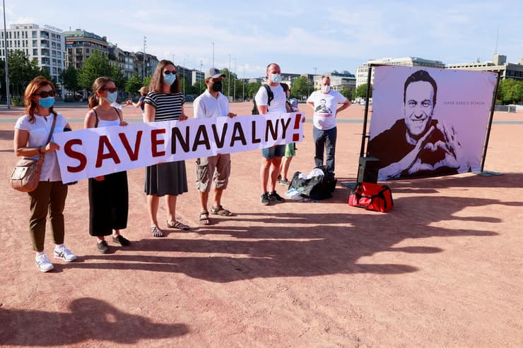 הפגנה מחאה ב ז'נבה שוויץ נגד נשיא רוסיה פוטין שחרור נבלני