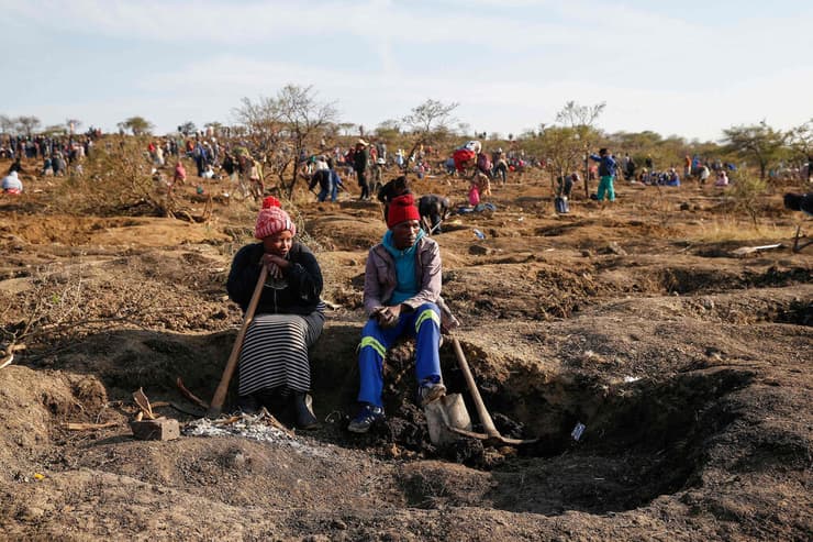 מחפשים יהלומים ב כפר ב דרום אפריקה