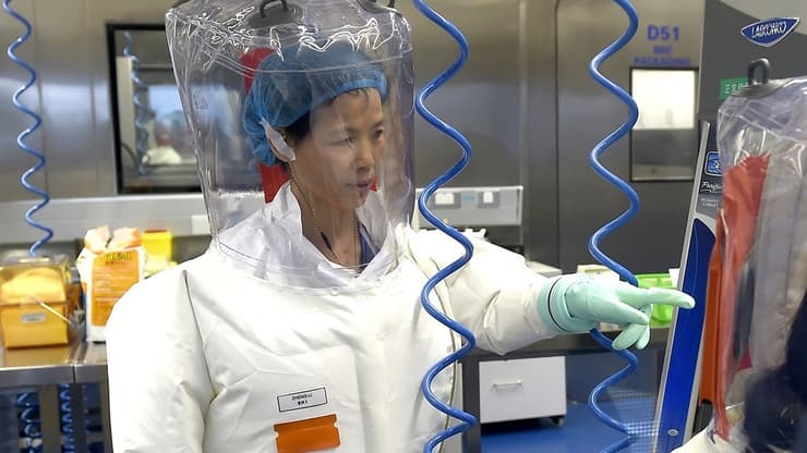 המעבדה בווהאן שבסין, שבה, לפי החשד, נוצר הווירוס. "ההרכב הגנטי של הנגיף הוא שונה. זה כמו שלשני הורים לבנים ייוולד תינוק שחור" 