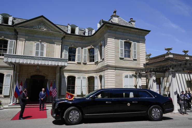מכוניתו של נשיא רוסיה ולדימיר פוטין ב ב ז'נבה שווייץ פסגה עם ביידן