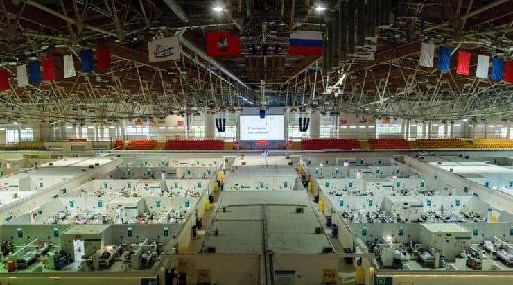 מרכז ארעי לטיפול בחולי קורונה במוסקבה. יותר מ-12 אלף מאושפזים 