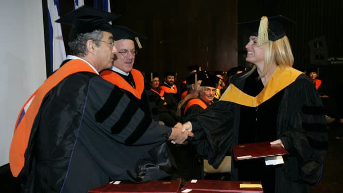 בטקס קבלת תואר דוקטור בטכניון, עם נשיא הטכניון פרץ לביא ופרופ' בועז גולני