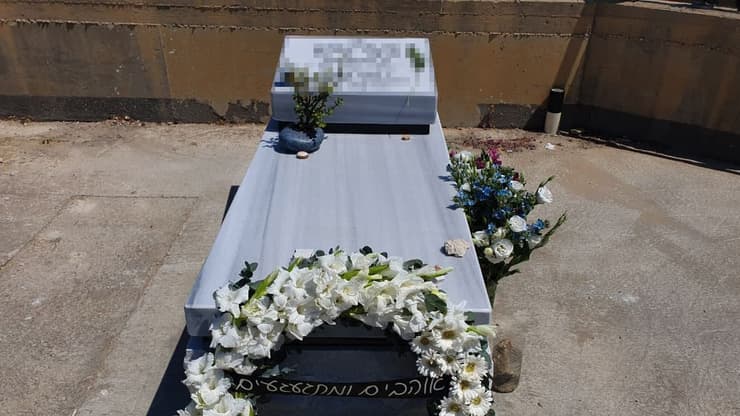 קברו של קצין המודיעין שמת בתאו בכלא