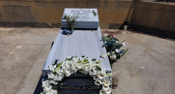 קברו של קצין המודיעין שמת בתאו בכלא