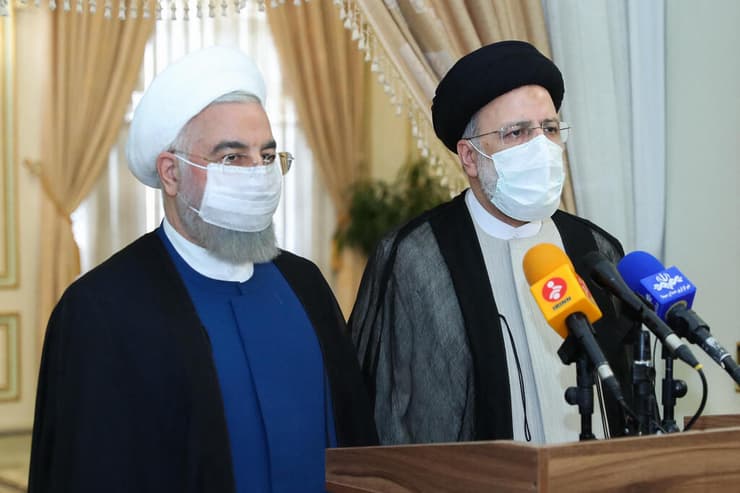 נשיא איראן הנבחר איברהים ראיסי עם הנשיא היוצא חסן רוחאני