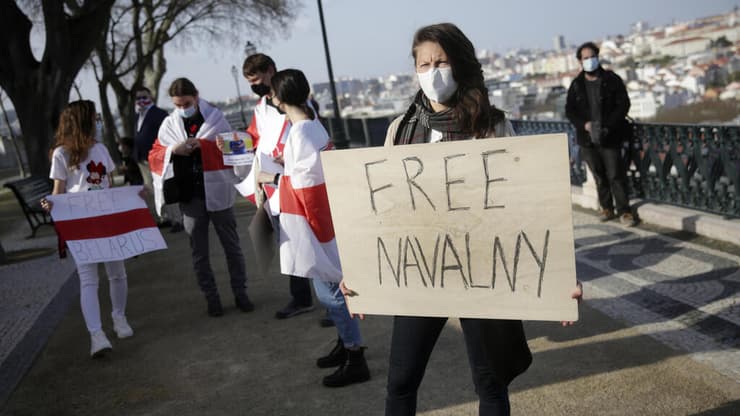 קסניה אשרפולינה בהפגנה בליסבון למען שחרור אלכסיי נבלני