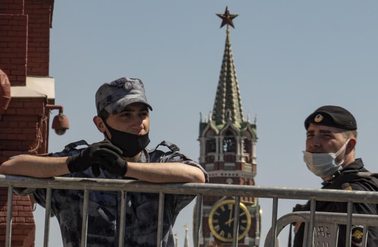 רוסיה קורונה שוטרים ב הכיכר האדומה ב מוסקבה