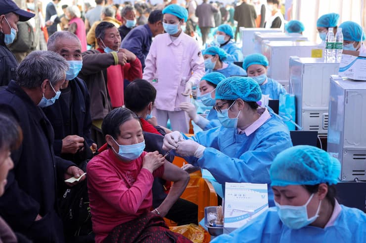 סין קורונה מתחסנים נגד הנגיף חיסון חיסונים