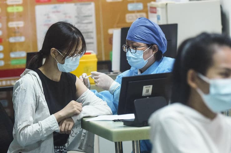 סין קורונה מתחסנים נגד הנגיף חיסון חיסונים