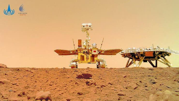 רכב החלל ופלטפורמת הנחיתה במאדים