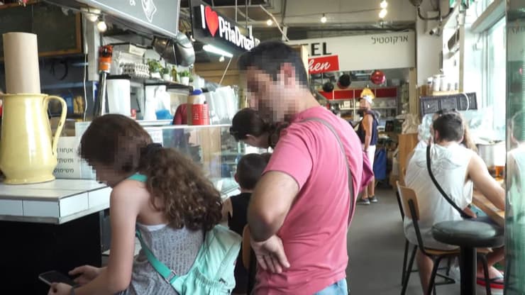  בתל אביב הולכים ללא מסכות במקומות סגורים
