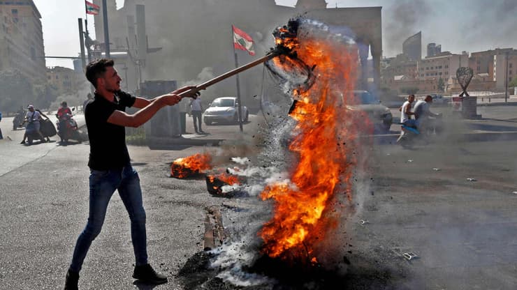 הפגנה מחאה משבר כלכלי ביירות לבנון