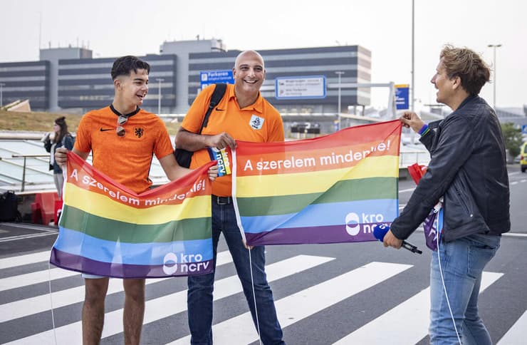 יורו 2020 אוהדים הולנד צבעי גאווה דגל גאווה ב הונגריה
