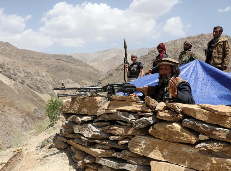 אזרחים אפגנים שהתחמשו ועומדים כעת על המשמר במחוז פרוואן 