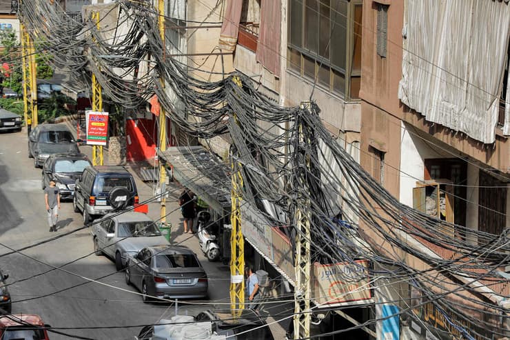 שנים של הבטחות לשיקום רשת החשמל. בלבנון פונים לאנרגיה סולארית 