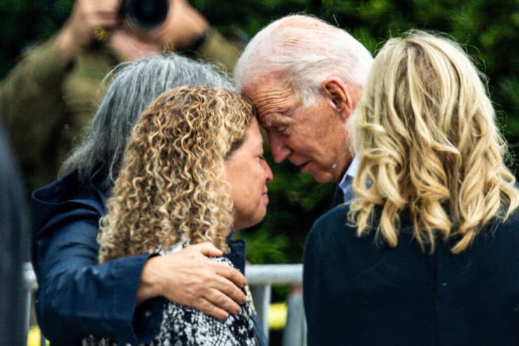  הנשיא ביידן עם אחת המשפחות