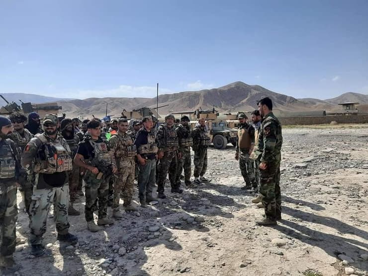 אפגניסטן כוחות קומנדו מגיעים לתגבר את הכוחות בעיר פייזאבאד בירת חבל דבחשאן קרבות מול הטליבאן טליבאן