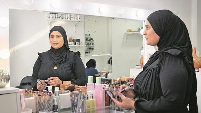 ''נעלבתי''. יערא במכון היופי שלה