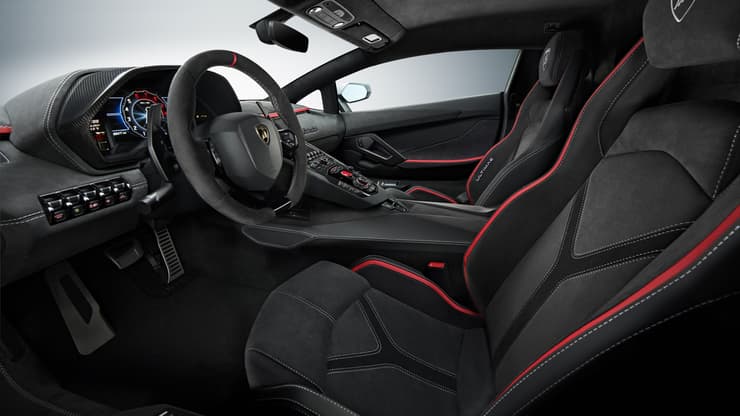 למבורגיני אוונטדור LP 780-4