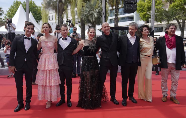 נדב לפיד (רביעי מימין) בפסטיבל קאן 2021