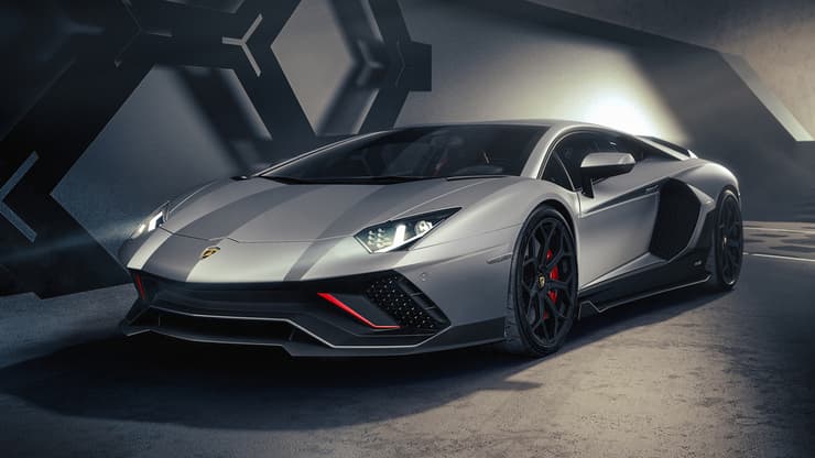 למבורגיני אוונטדור LP 780-4